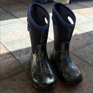 Bogs Kids' Boots with Blue and Green Design